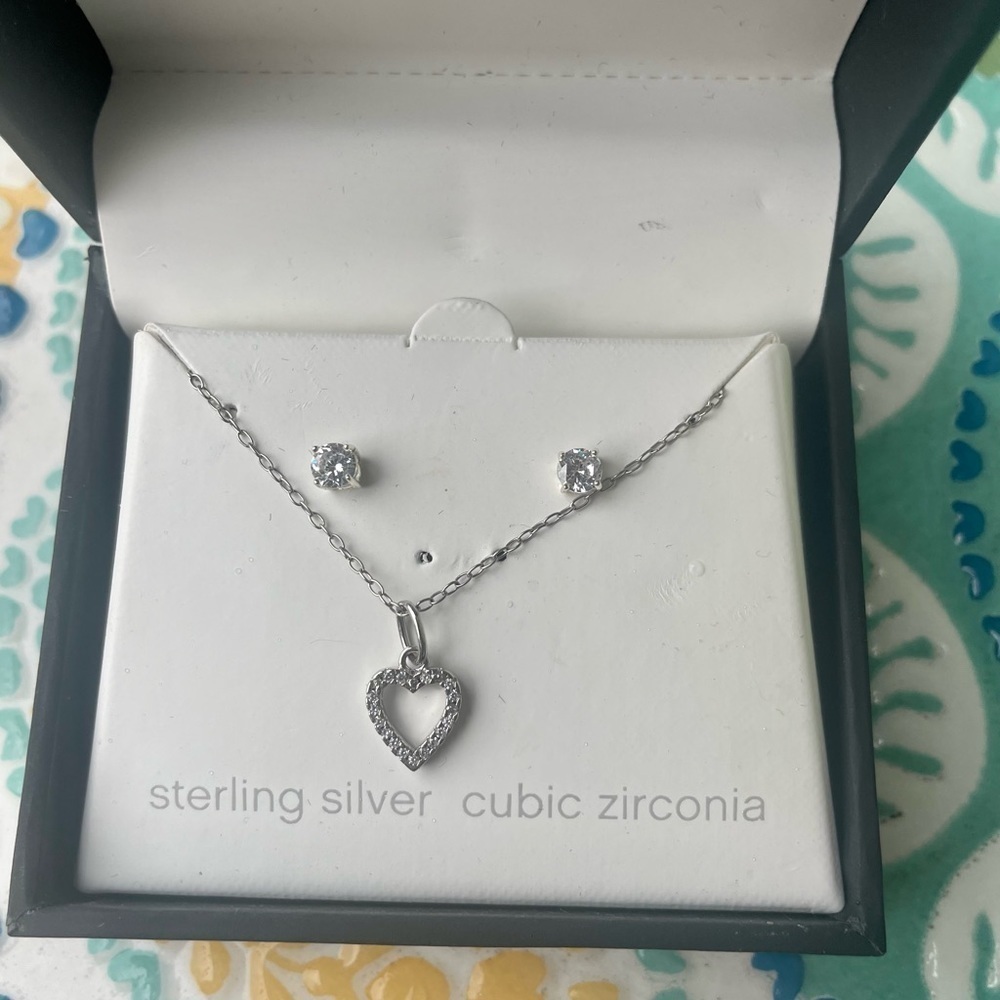 Sterling Silver & Cubic Zirconia 💕 Heart Necklace with earrings - Picture 5 of 10